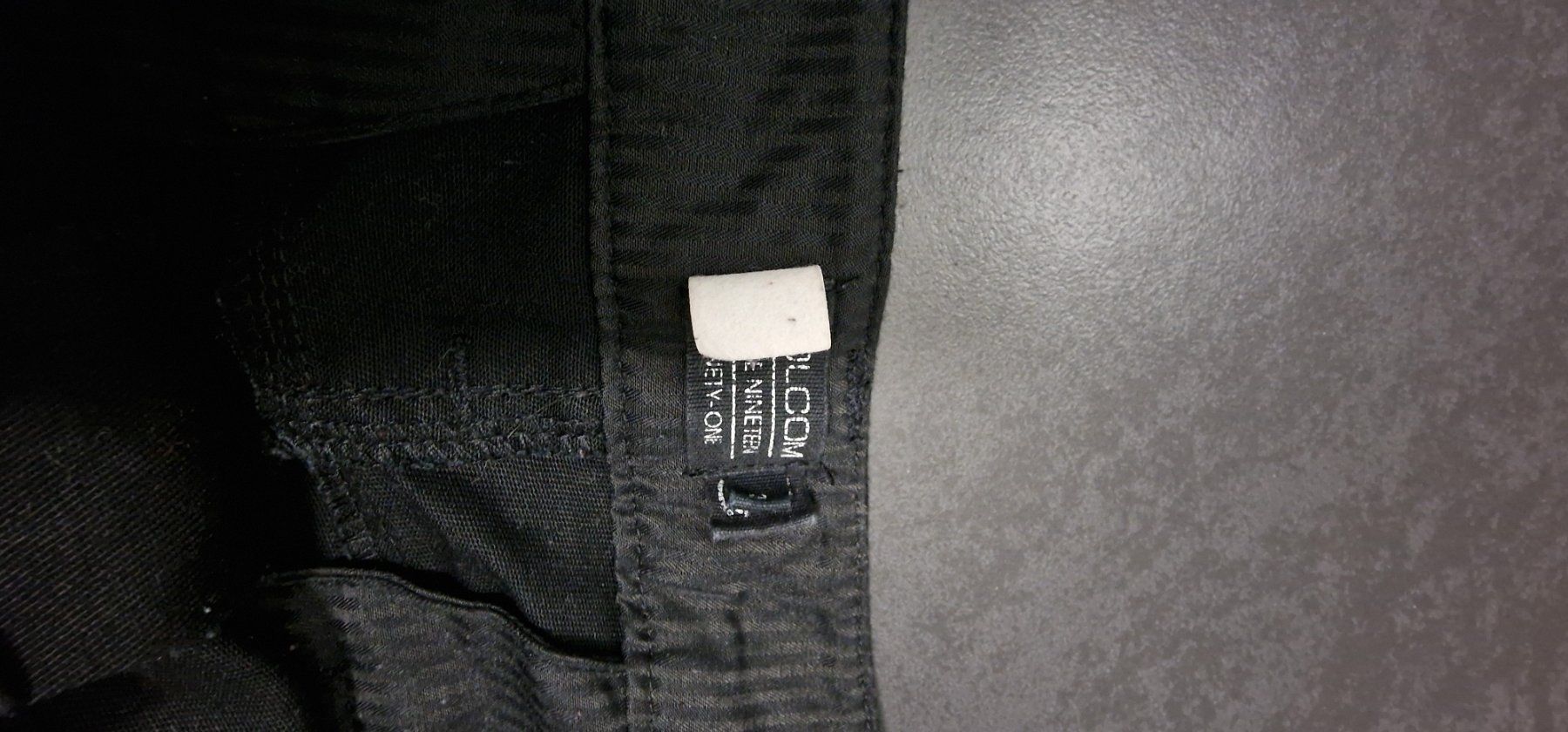 Volcom Pantaloni: Volcom Shorts – Usato da Oftringen venduto da bin_2wk8 2