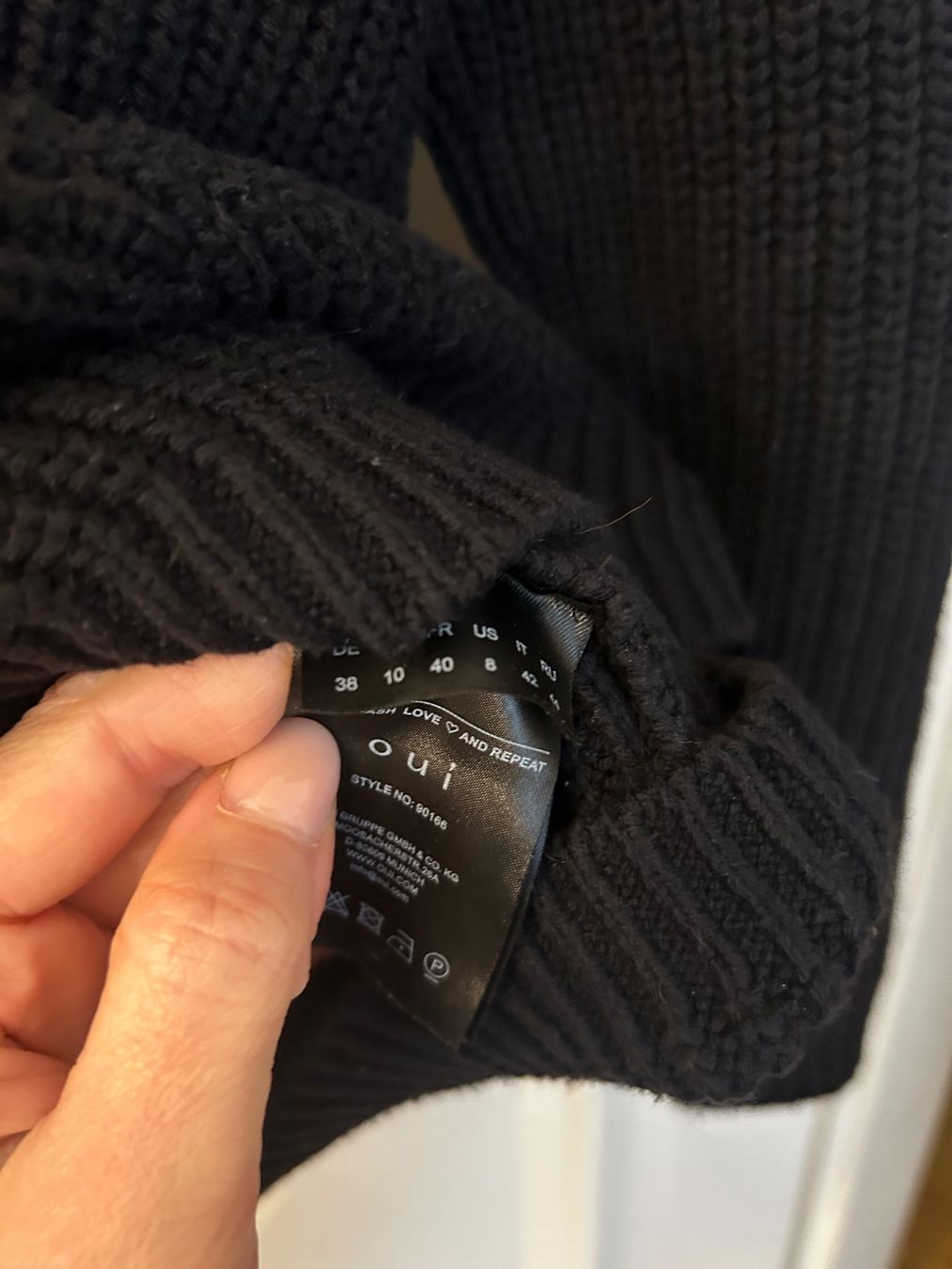 Maglioni & Felpe: OUI Rippstrickpullover: Gr. 38, black (neuwertig) – Nuovo (secondo la descrizione) da Basel venduto da Interstellar85 6