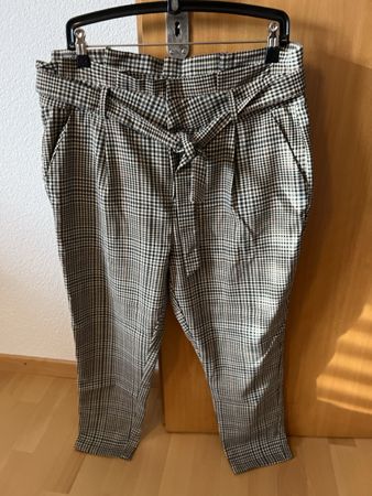 Hose mit Karomuster, Grösse XL.