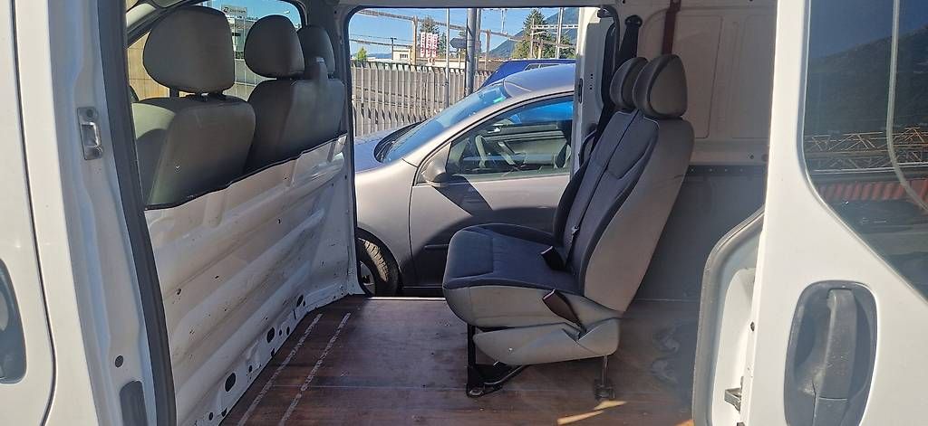 Nutzfahrzeuge: Opel vivaro Lang Version fix preis – Gebraucht aus Ziegelbrücke von arb_mvz9 1