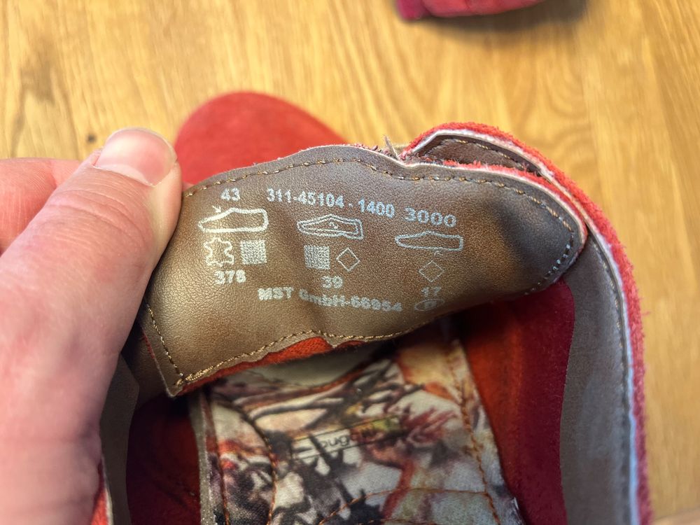 Bugatti Chaussures hommes: Rote Bugatti Schuhe Gr. 43 – D'occasion à St. Urban par GPSPython 2