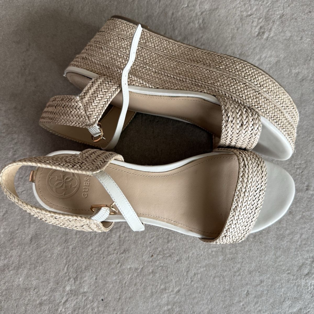 Guess Scarpe da donna: Guess Platform Sandals Size 40  – Usato da Boswil venduto da hey.itsme 2