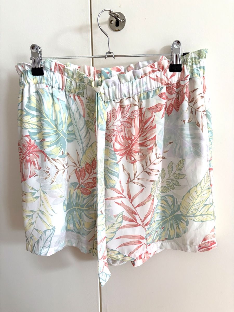 Only Hosen: Short imprimé fleuri, léger  – Neu (gemäss Beschreibung) aus Le Noirmont von Fanny_