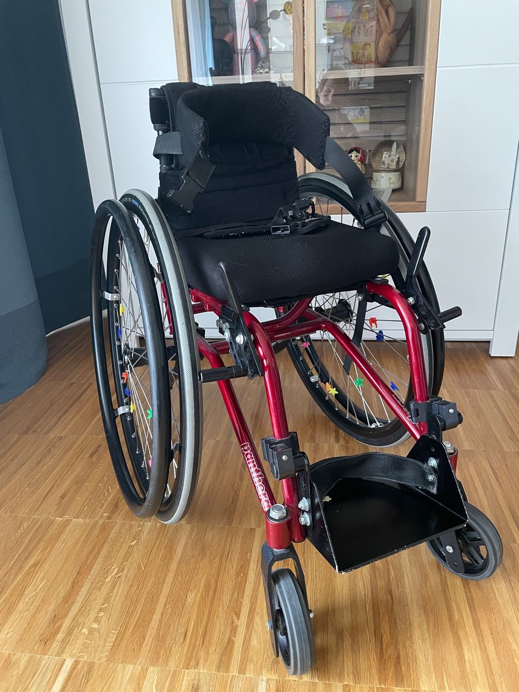 Chaises roulantes: Kinder Rollstuhl – D'occasion à Adliswil par ban_67zt