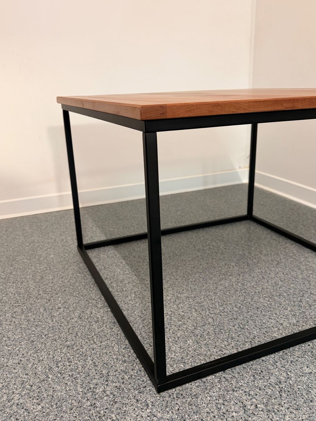 Tavoli: Handgefertigter Couchtisch aus Buchenholz – Nuovo (secondo la descrizione) da Winterthur venduto da ABYER 2