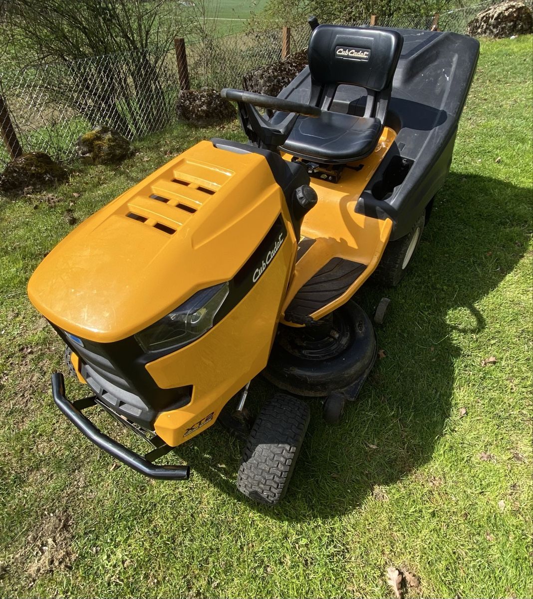 Rasenmäher: Cub Cadet XT 2. Jg 12/2017 – Gebraucht aus volketswil von  2