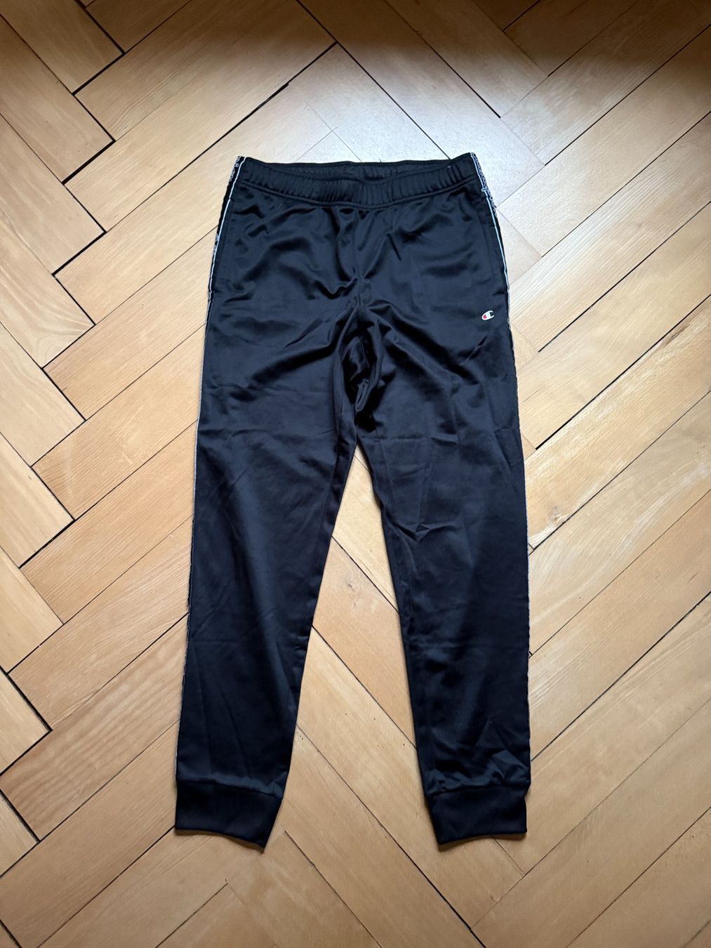 Champion Pantaloni: CHAMPION - Trainerhose schwarz L – Usato da Zürich venduto da Diazaio