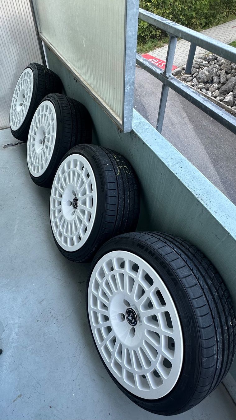 Abarth Cerchioni: Fiat 500 Abarth  withe 17" Felgen  4x98 – Usato da Rüti ZH venduto da Abarth75 8