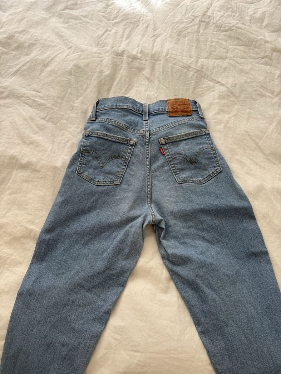 Levi's Jeans: Levis High wasted Mom Jeans Gr. 25 – D'occasion à Luzern par varleanhtienal 1