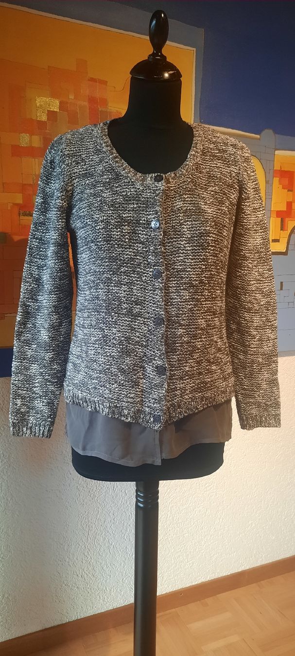 Giacche: 🌸 Strickjacke Gr. 38 40 Melange Grau Herbst basic must have – Usato da Vinelz venduto da Messer2007