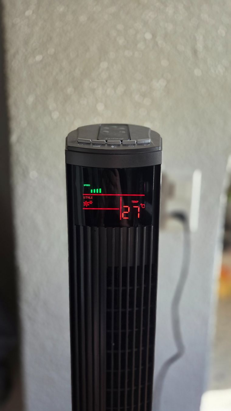 Trisa Ventilatori: Trisa Turmventilator mit Fernbedienung und Display – Usato da Männedorf venduto da Zew_t75c 2