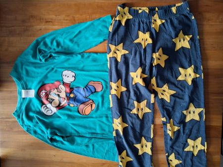 Super Mario Schlafanzug grün mit Sternen gebraucht Gr122/128