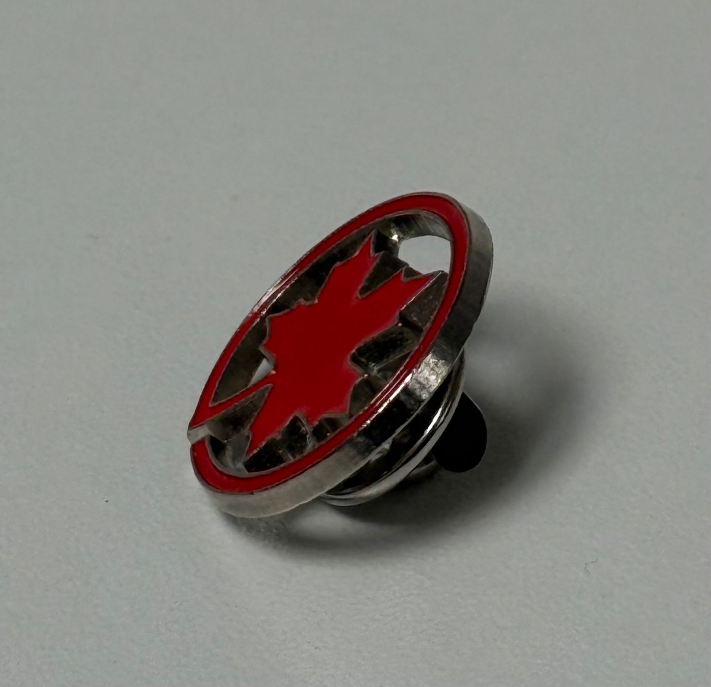 Placchette & Badge: Pin's Air Canada – Usato da Denges venduto da peumens 2