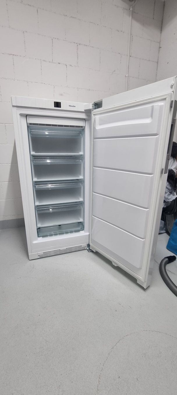 Miele Congelatori: Gefrierschrank Miele FN 22263 ws – Usato da Kaltacker venduto da Andy1969 3