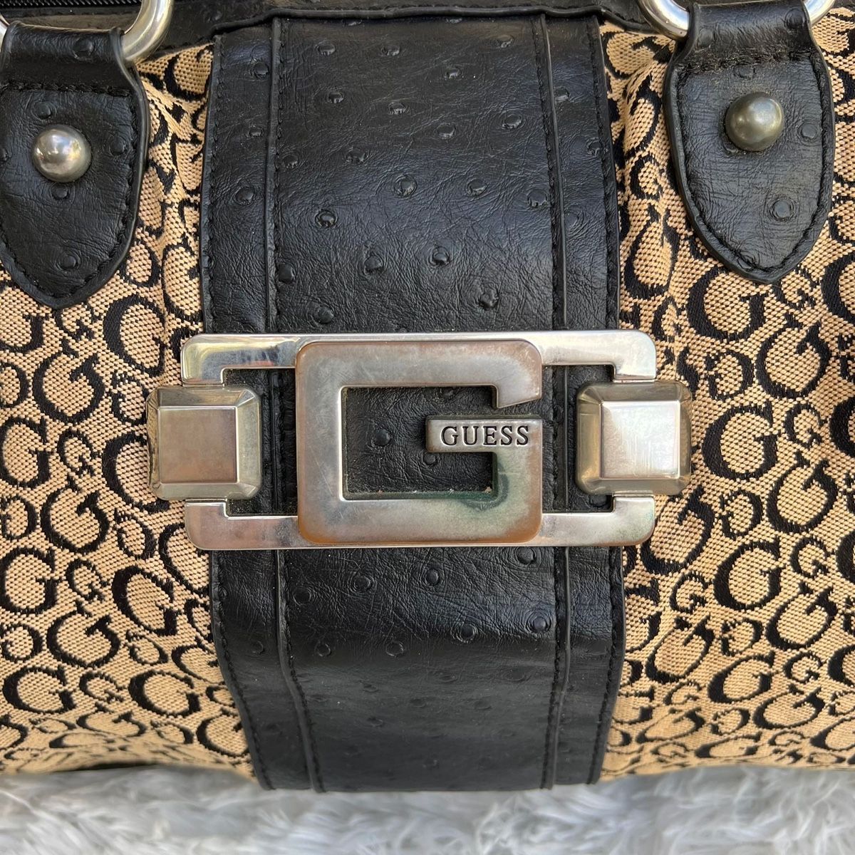 Guess Borse da donna: Guess Handtasche, mittlere Grösse – Usato da Eggenwil venduto da CNSRVINTAGE 3