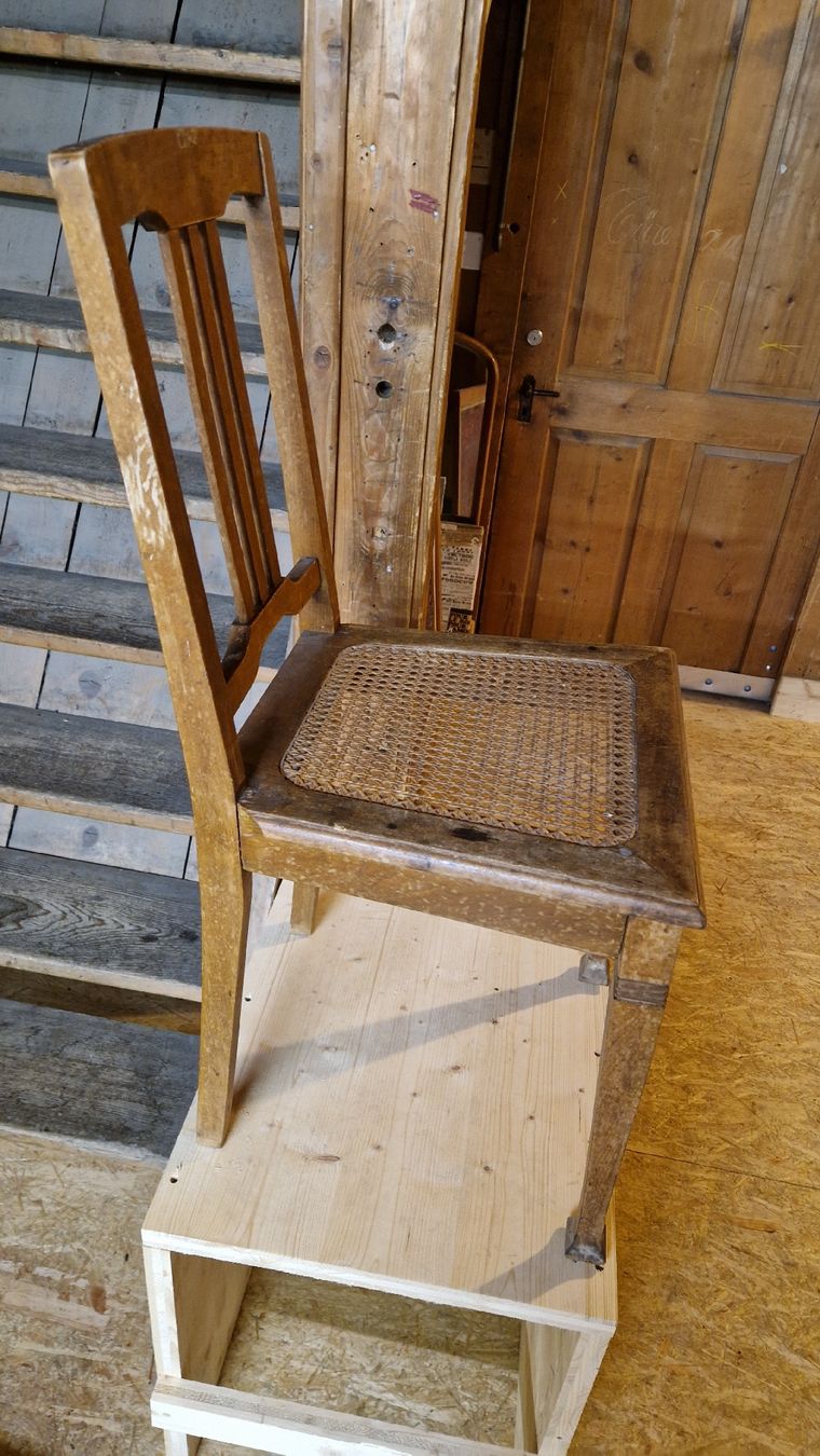 Stühle: Antiker Holzstuhl mit Wiener Geflecht – Gebraucht aus Ennenda von Mr.Alpen16536 3