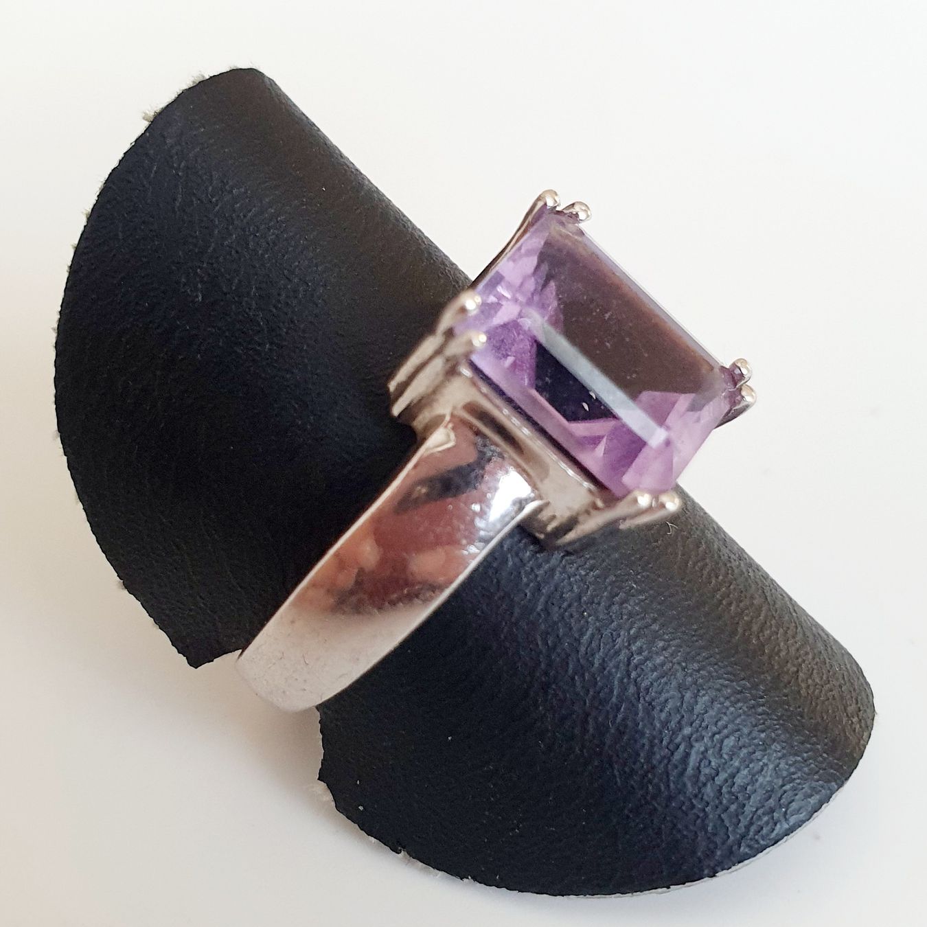 Anelli: Silberring 925  mit einem hellvioletten Stein gr. 18 mm – Usato da Kreuzlingen venduto da Wunderkiste123