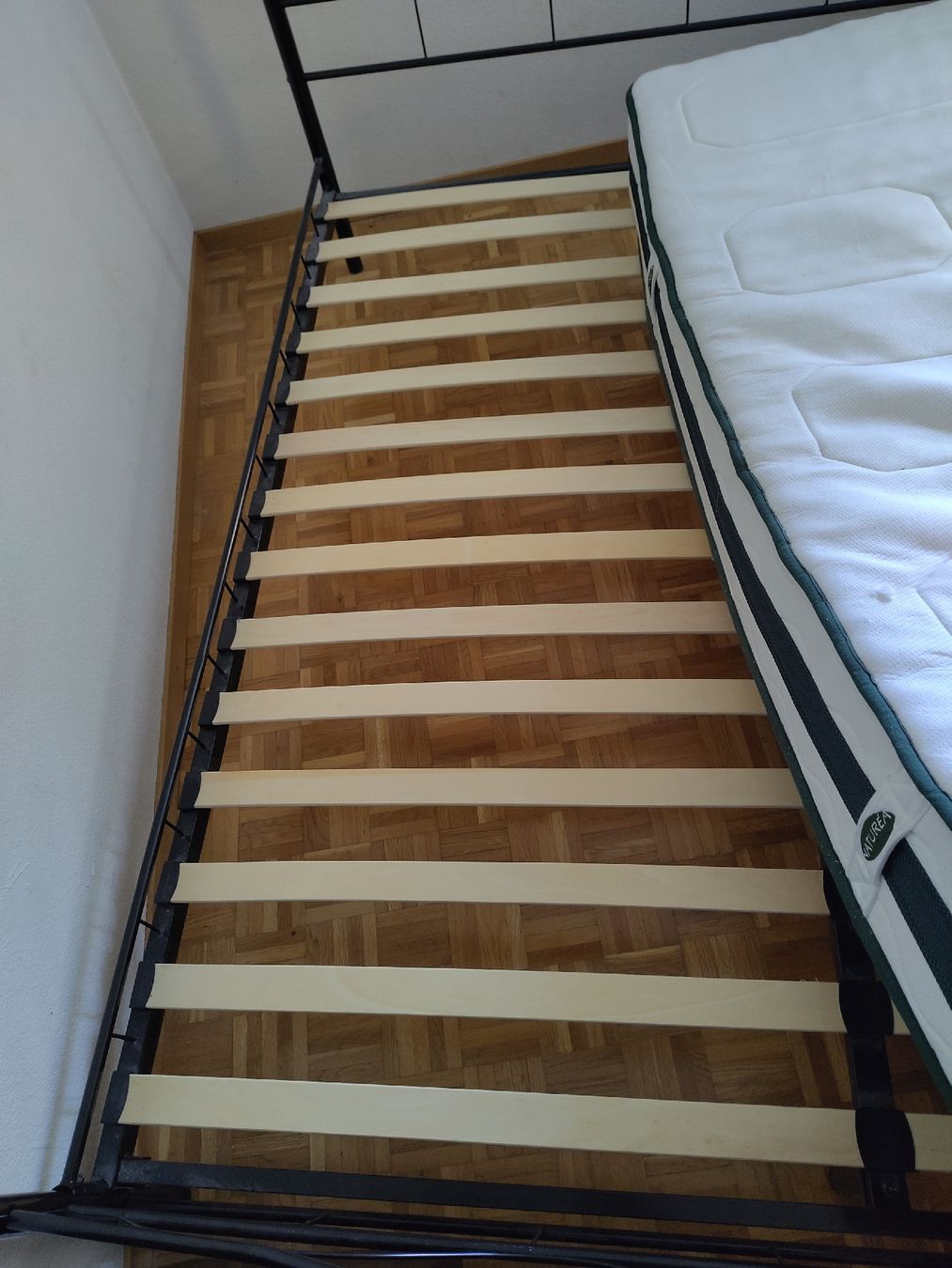 Betten: Bett 180x200 & Matratze  – Gebraucht aus Zollikofen von Tini031 1