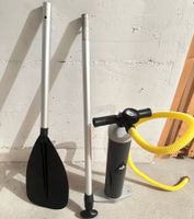 Paddel und Pumpe für das SUP-Board