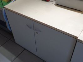 Büroschränke - 2 Stück mit je 2 Regalen