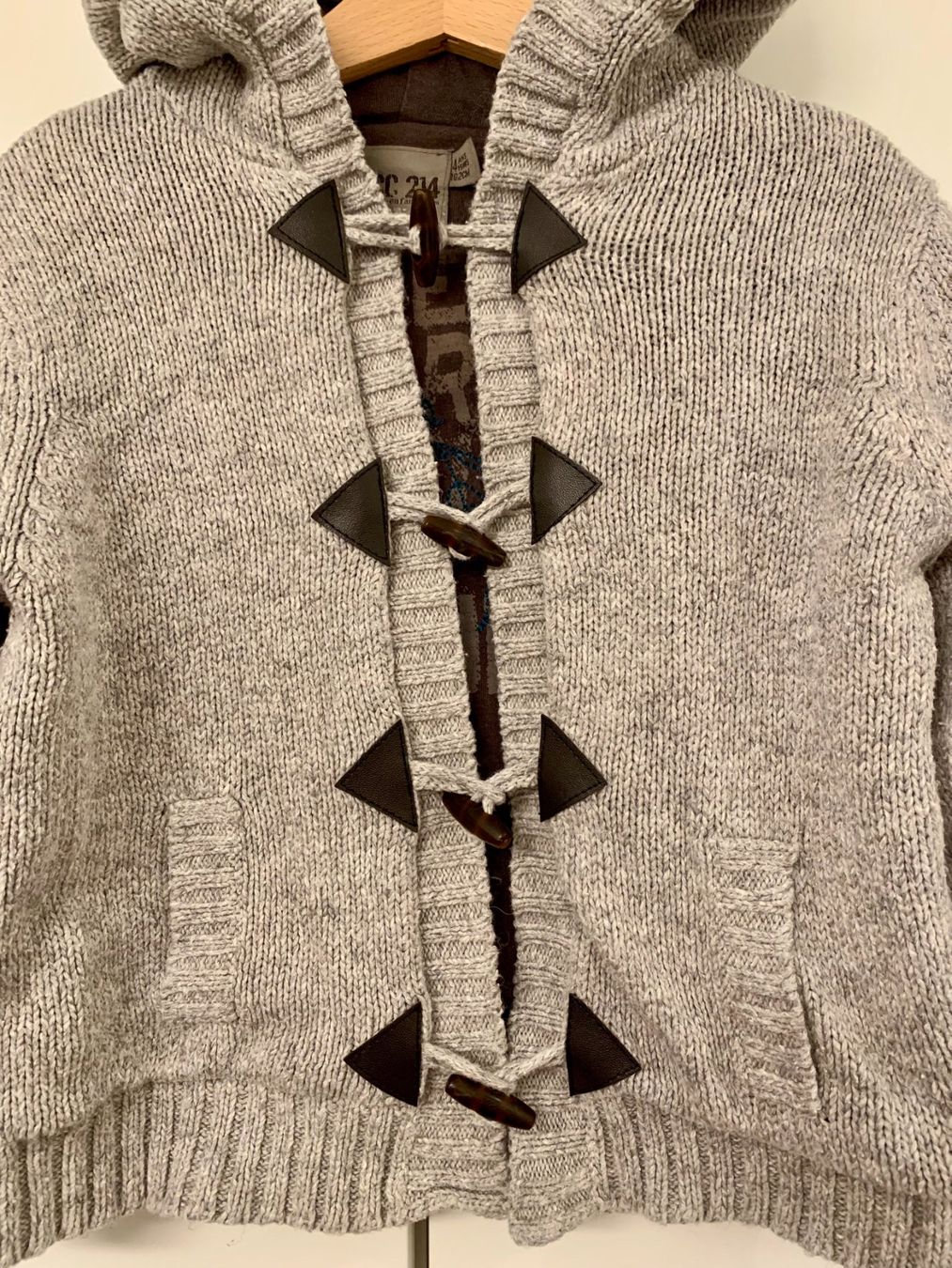 Giacche & Cappotti: Kind Strickjacke in hellgrau, Gr. 102. – Usato da Küsnacht ZH venduto da ast_26yp 3