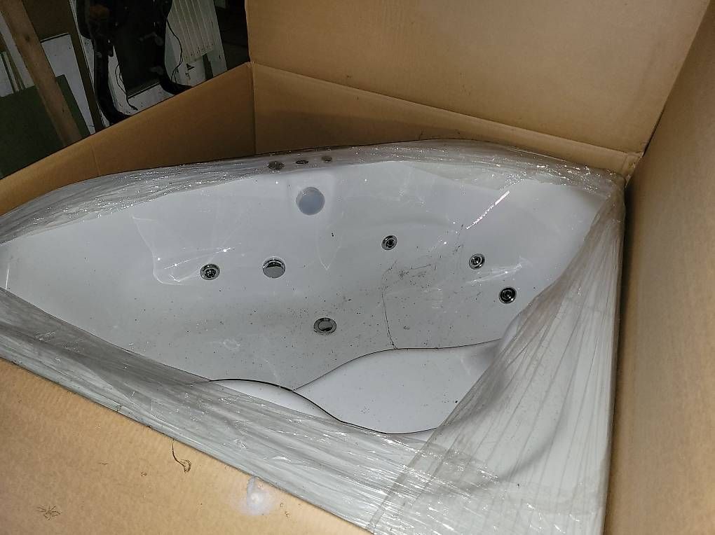 Vasche da bagno: Neue Eckbadewanne mit Whirlpool inkl. Schürze – Usato da Lachen SZ venduto da Shurupi