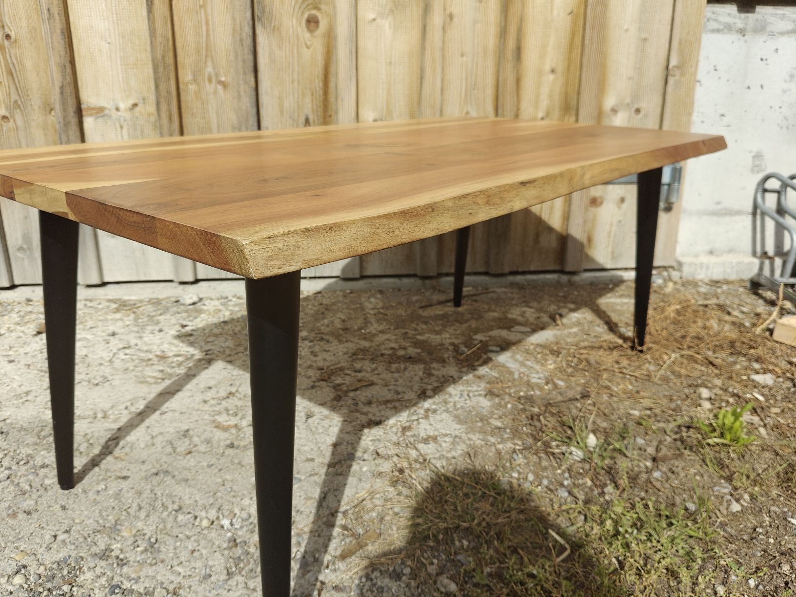 Tables: Massivholz Couchtisch  – D'occasion à Ebnat Kappel par Noah2512 1