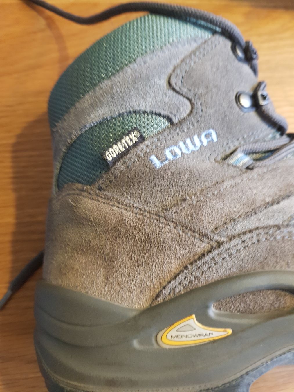 Lowa Scarpe da uomo: Lowa Wanderschuhe Gr.40 – Usato da Mauensee venduto da Braut-kleid 5