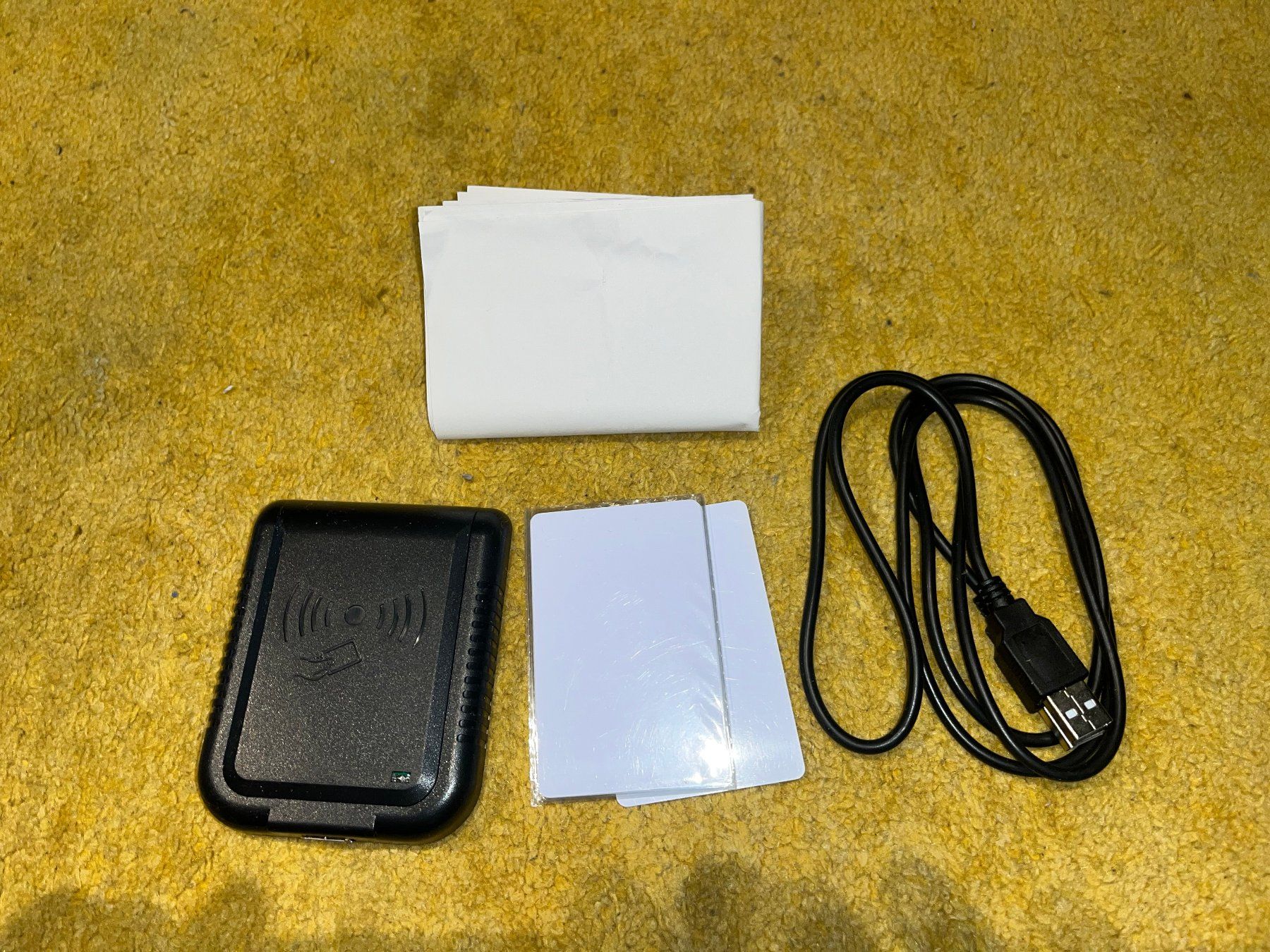 Lettori di schede: RFID USB Kartenleser 1 inklusive Karten – Usato da Hubersdorf venduto da Gewonnen
