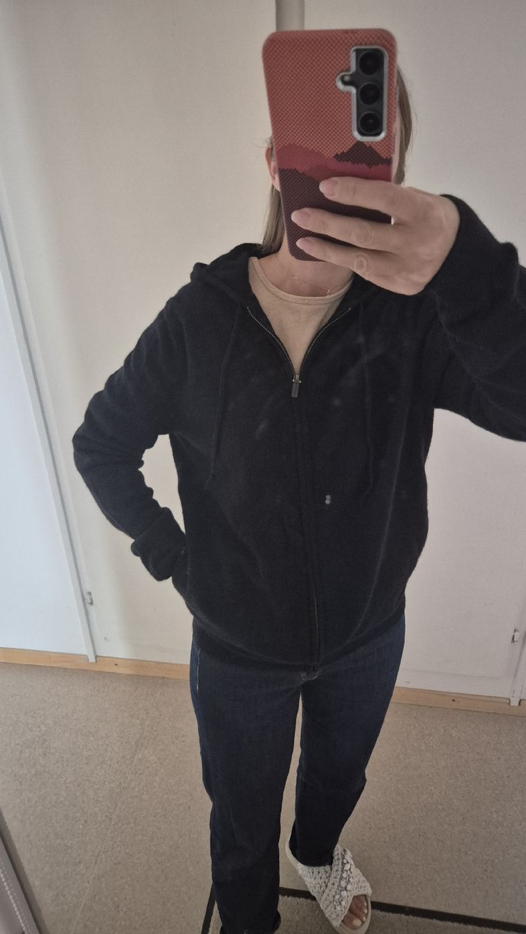 Giacche: Eric Bompard Kapuzenpullover schwarz Kaschmir Grösse M – Nuovo (secondo la descrizione) da Winterthur venduto da ann_7lxx 7