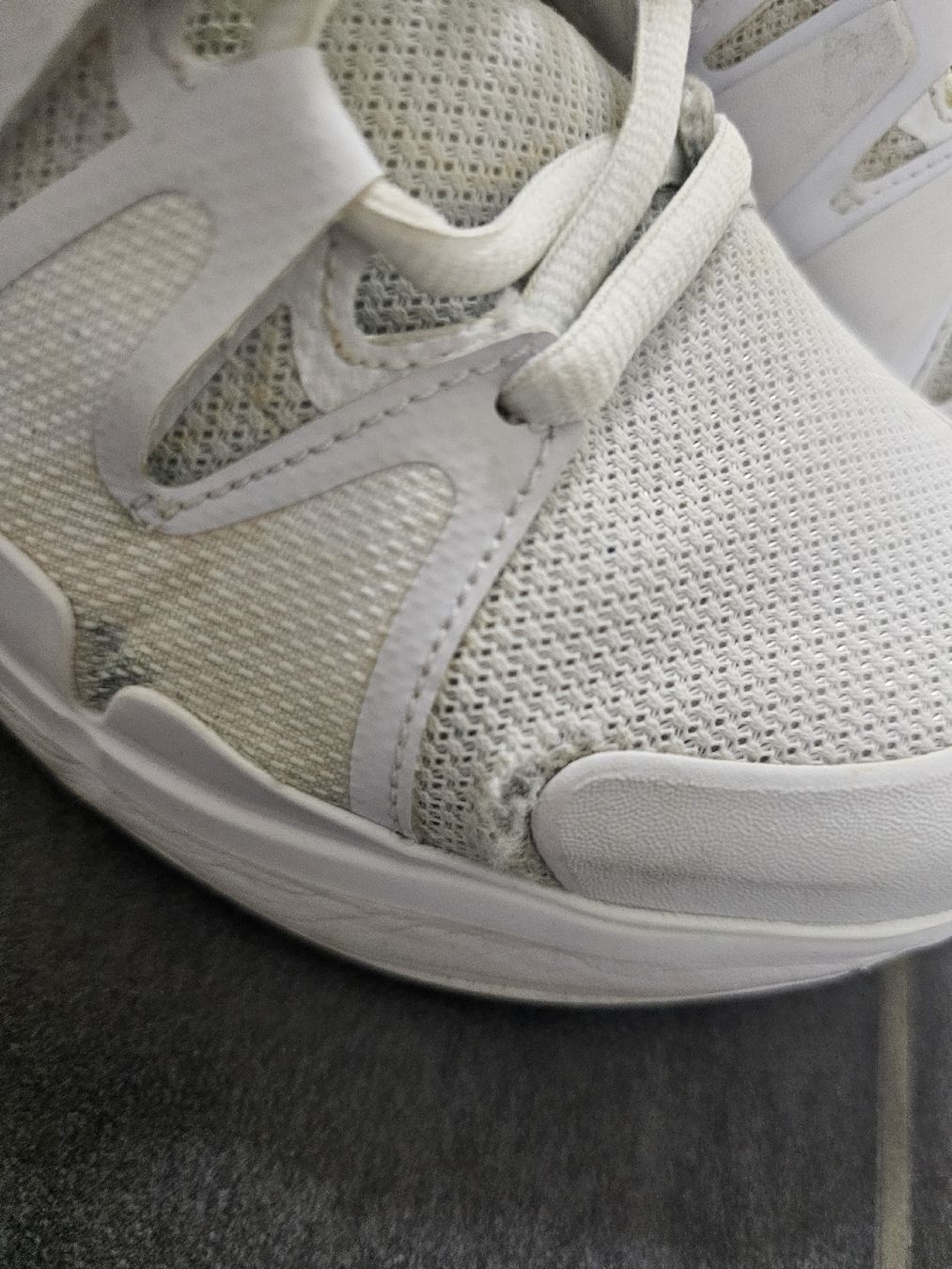 Nike Scarpe da uomo: Nike Tennisschuhe weiss, Gr. 42 – Usato da Lohn-Ammannsegg venduto da Kiki1311 2