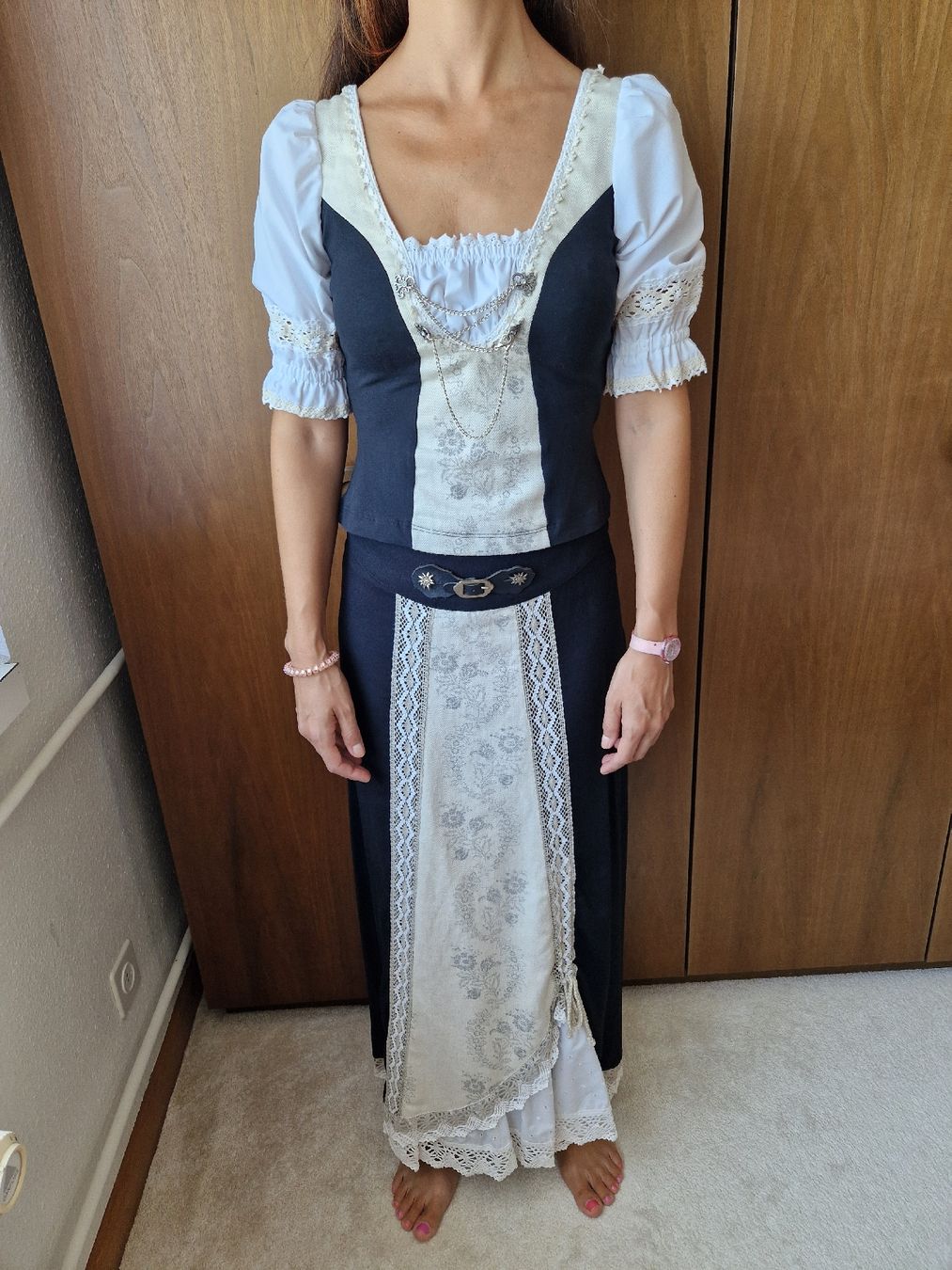 Costumi: Hochwertiges Dirndl, 2-Teiler, Gr. 36 – Usato da Zürich venduto da hogerseppvreni 1
