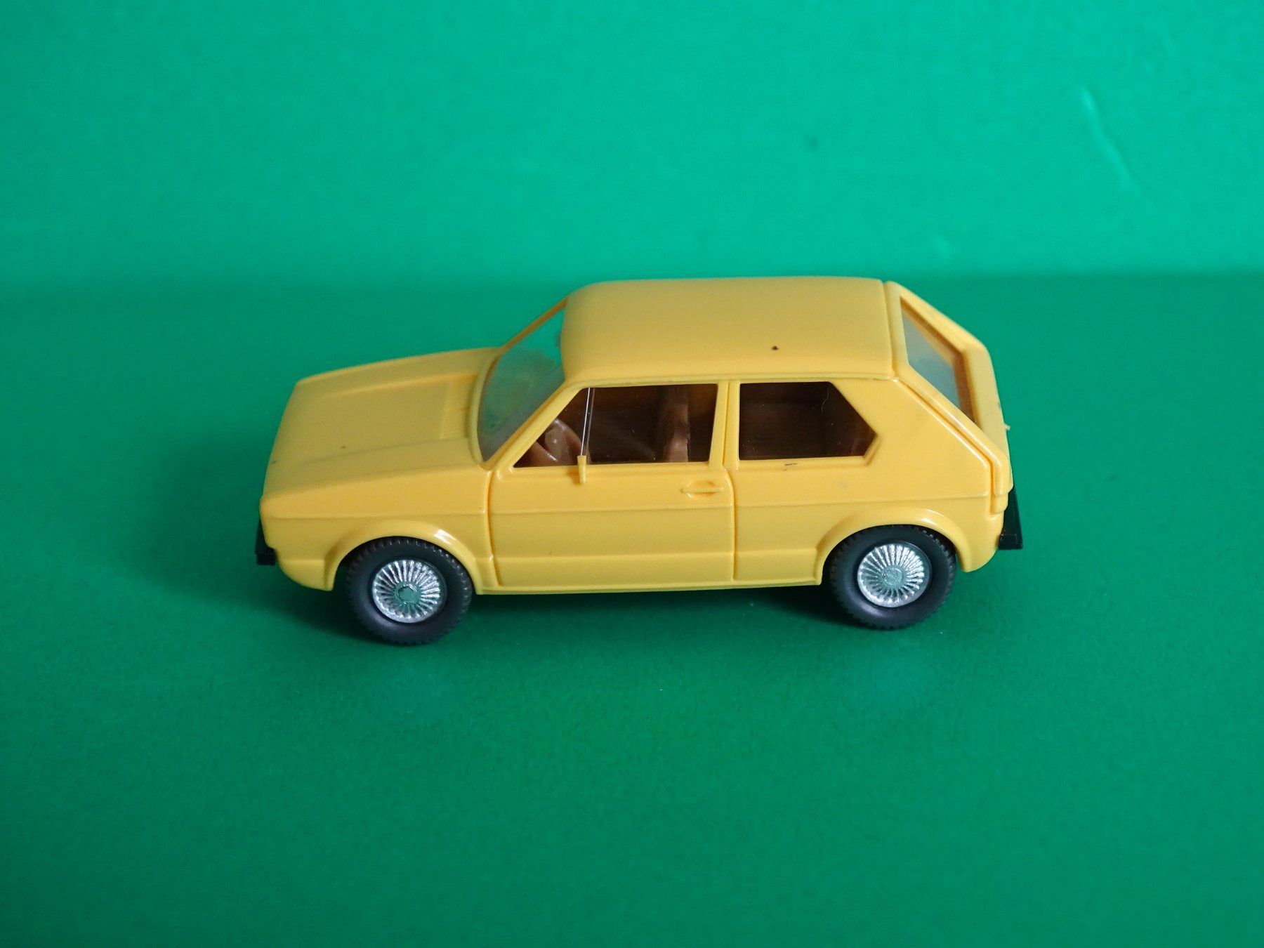 Wiking Modellini d'auto: VW Golf von Wiking 1/87 – Usato da Bretzwil venduto da Meex 2