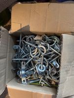 Schrauben usw..ganz vieles in Kiste 