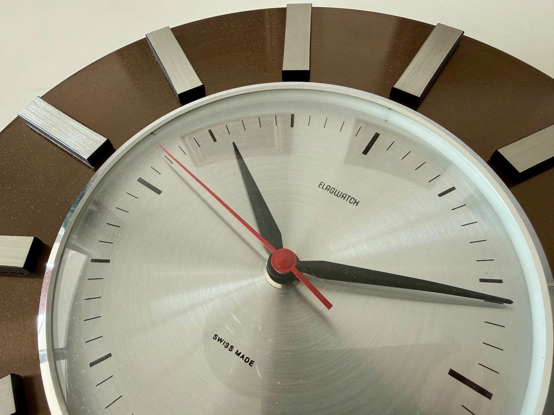 Orologi da terra & Orologi da parete: Pendule murale Elagwatch, Modernisme/Minimalisme industriel – Nuovo (secondo la descrizione) da Le Mont-sur-Lausanne venduto da LycaGallery 2