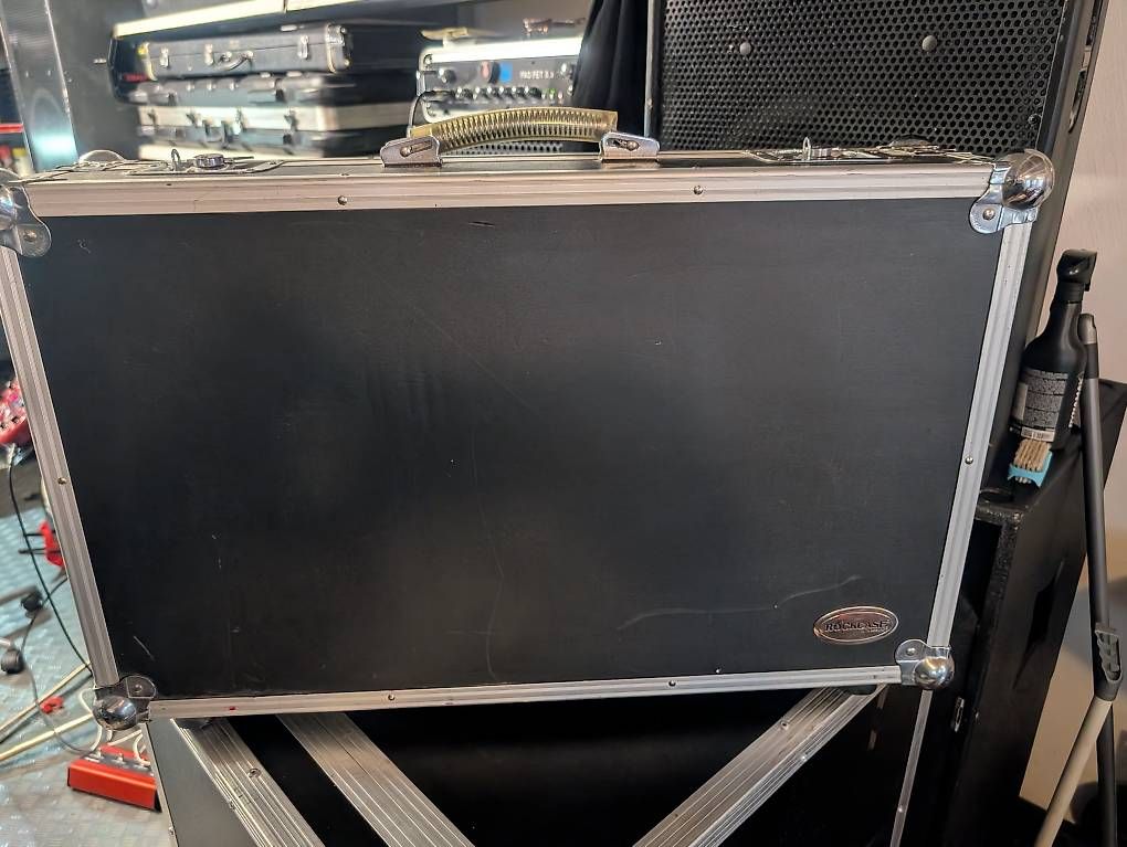 Musikinstrumente: Pedalboard Warwick mit Stromversorgung – Gebraucht aus Pratteln von dado1972