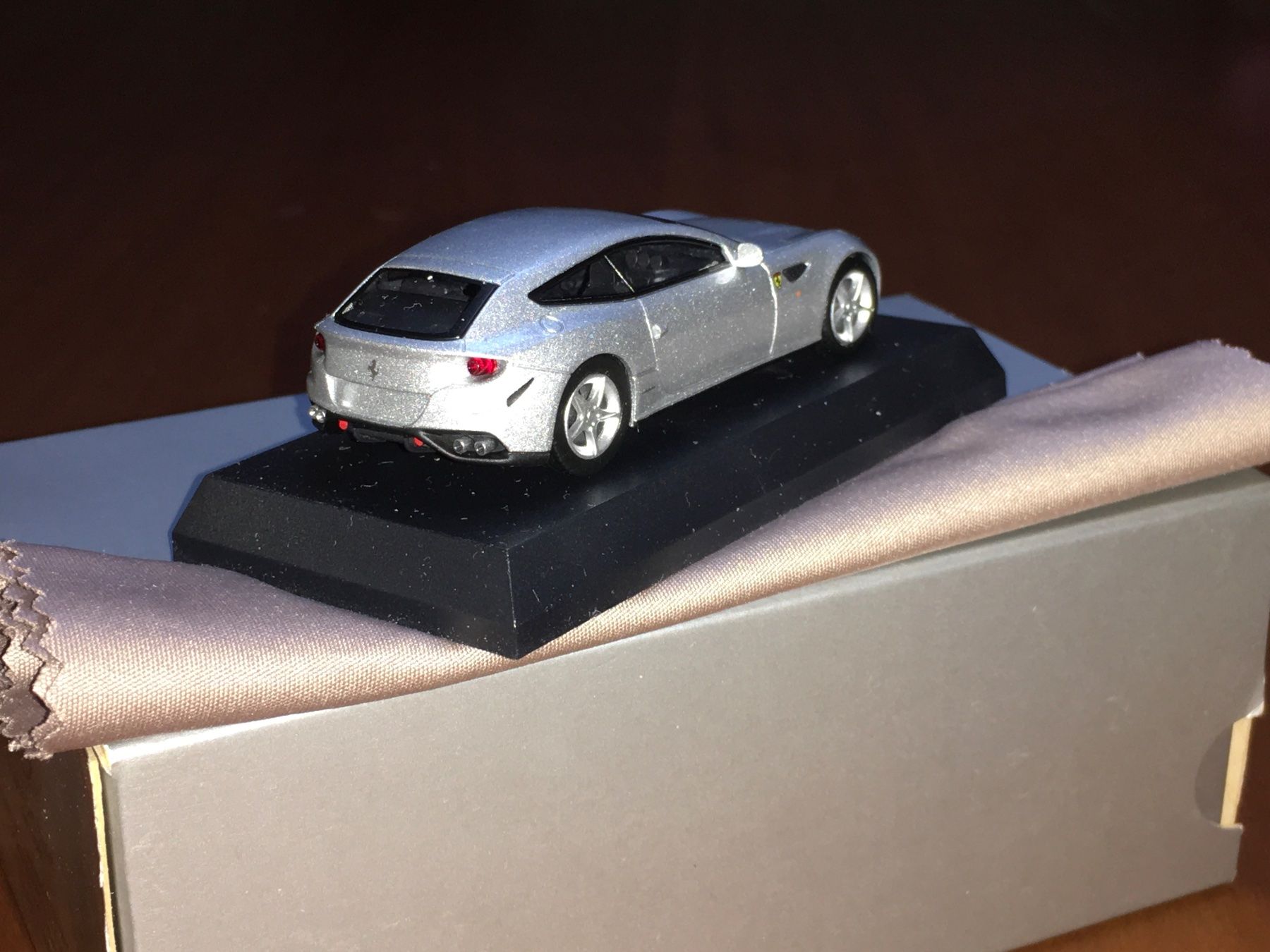 Ferrari Modellini d'auto: Ferrari FF 1/64 – Nuovo (secondo la descrizione) da Wohlen AG venduto da PrivatSammlung 1
