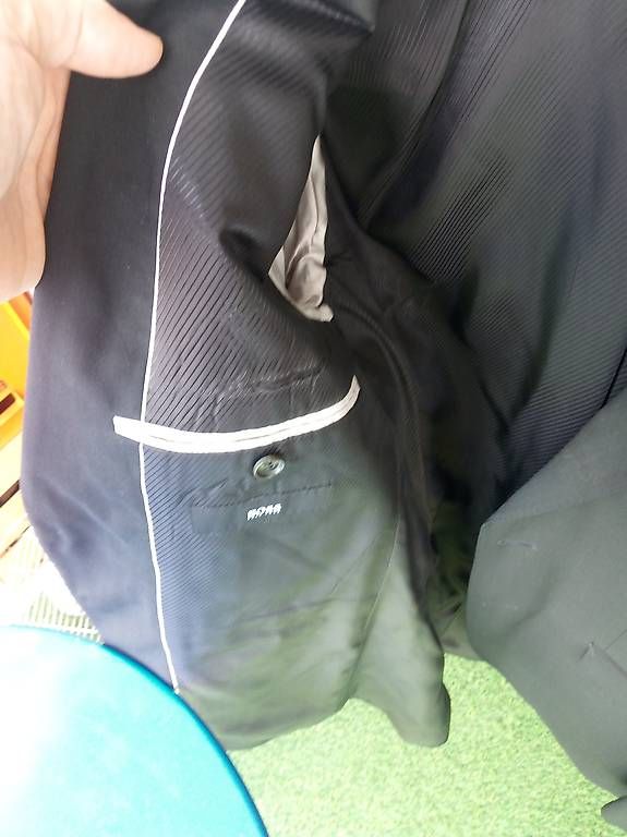 Hugo Boss Anzüge: Hugo Boss Jacket schwarz gr46 – Gebraucht aus Seuzach von Shhfalfa 1