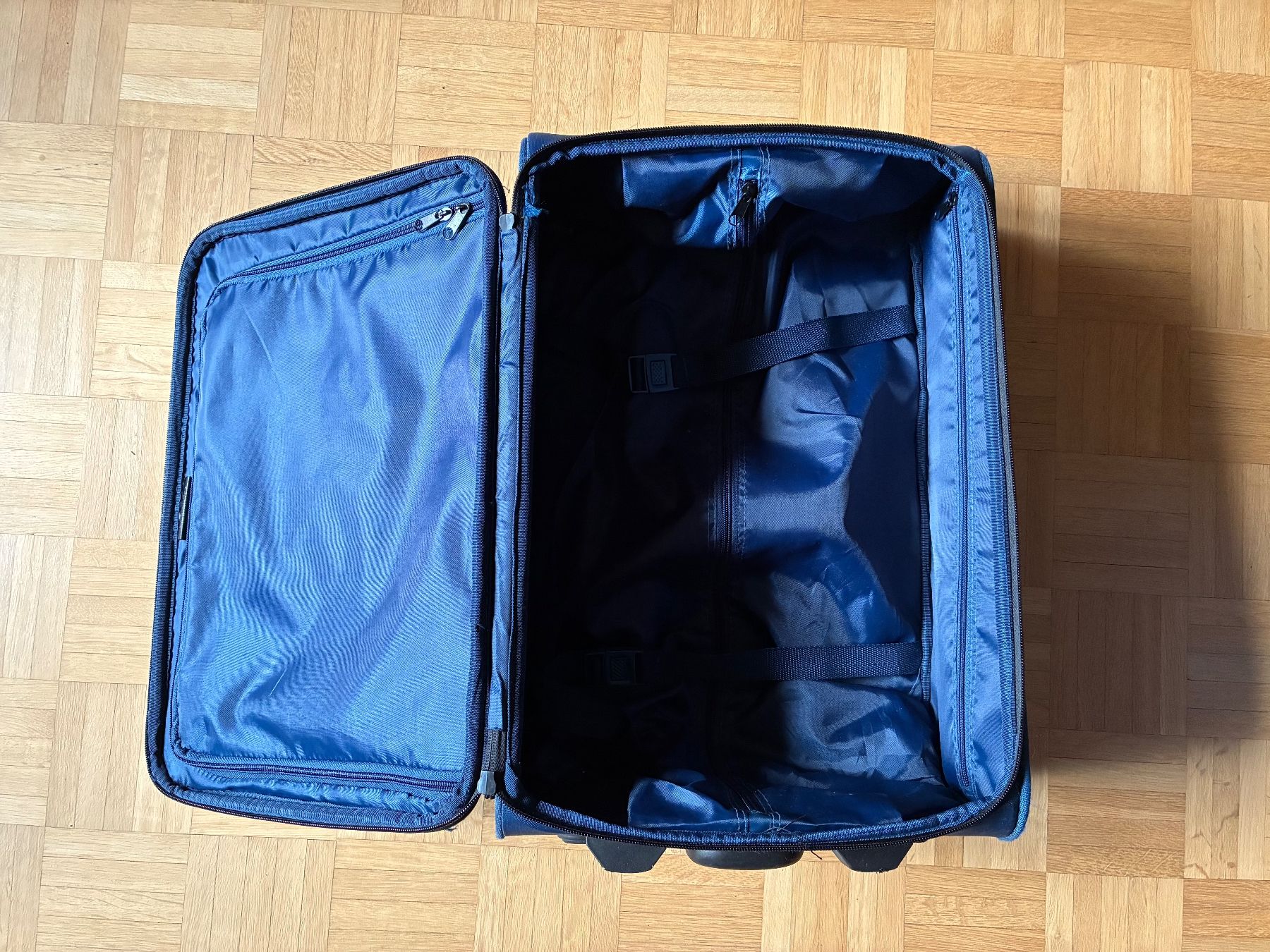 Valises de voyage: Rollkoffer 50x35x23cm – D'occasion à Bern par Lukas_Skywalker 2