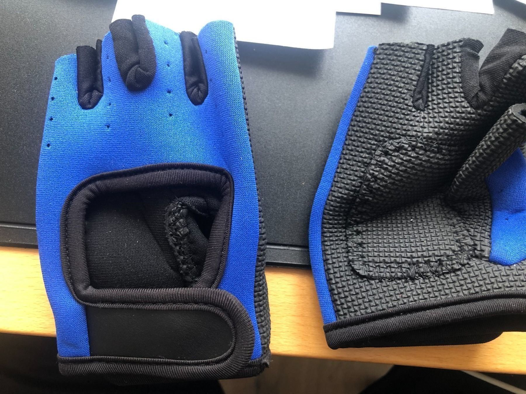 Guanti & manicotti: Trainingshandschuhe Trainings-Handschuhe – Nuovo e nell'imballaggio originale da Speicherschwendi venduto da Supersport 1