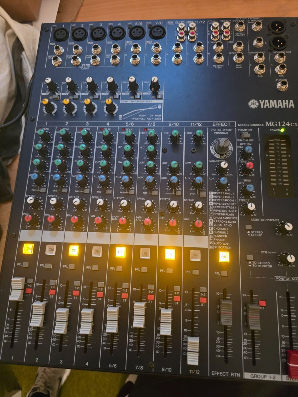 Yamaha Console di mixaggio: YAMAHA Mg 124 CX – Usato da Kreuzlingen venduto da Pino55558 2