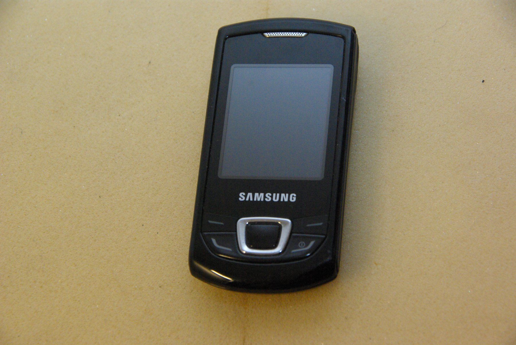 Samsung Telefoni cellulari / Smartphones: SAMSUNG GT-E2550 Monte Silver - Natel – Difettoso da Herisau venduto da Cevianer1844