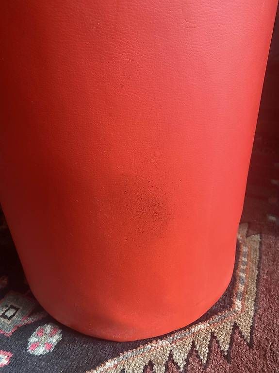 Tabourets: Pouf de couleur rouge – D'occasion à Arvillard (Salins) par Taniguchi 2