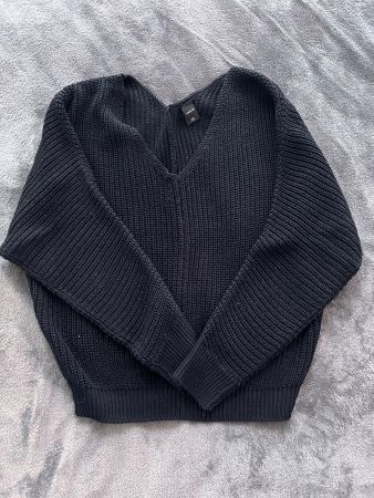 Pull noir chic et sexy – Décolleté tendance look parfait