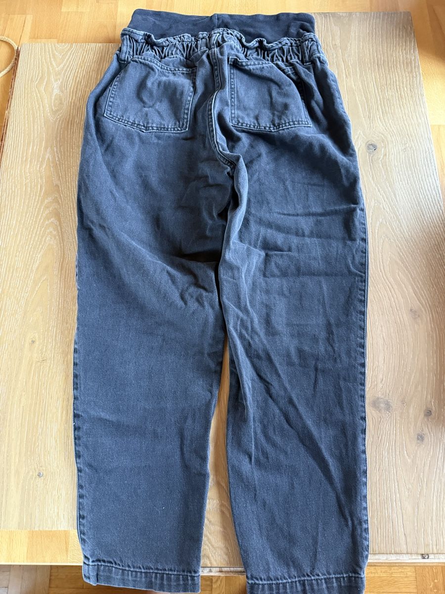 H&M Pantaloni: Lässige Schwangerschaftsjeans Grösse M – Usato da Pragg-Jenaz venduto da gobrist 1