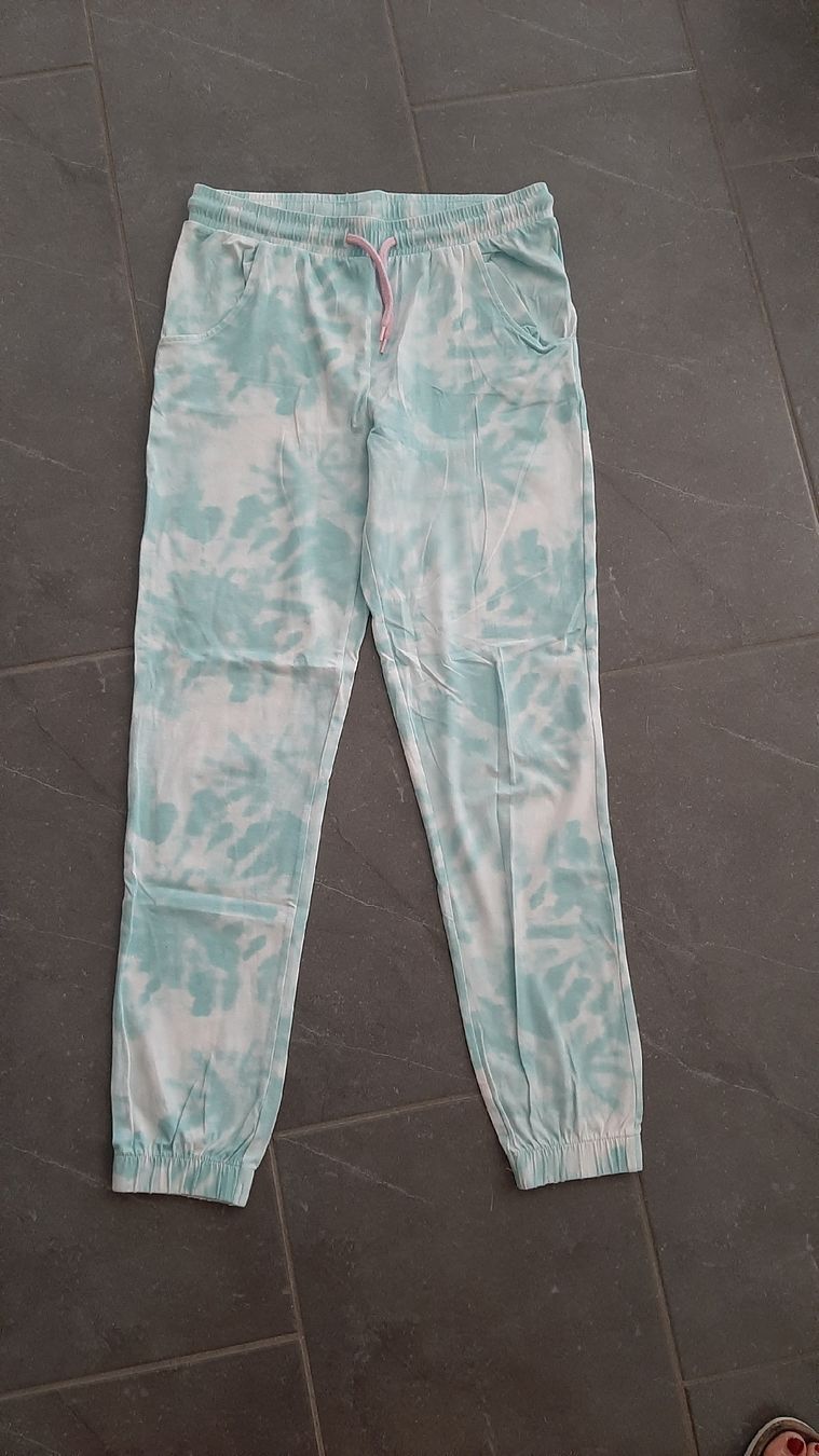 Tchibo Pantalons: tchibo Jogginghose/Freizeithose Grösse 158/164 – D'occasion à Dübendorf par Luuuusmeitli12