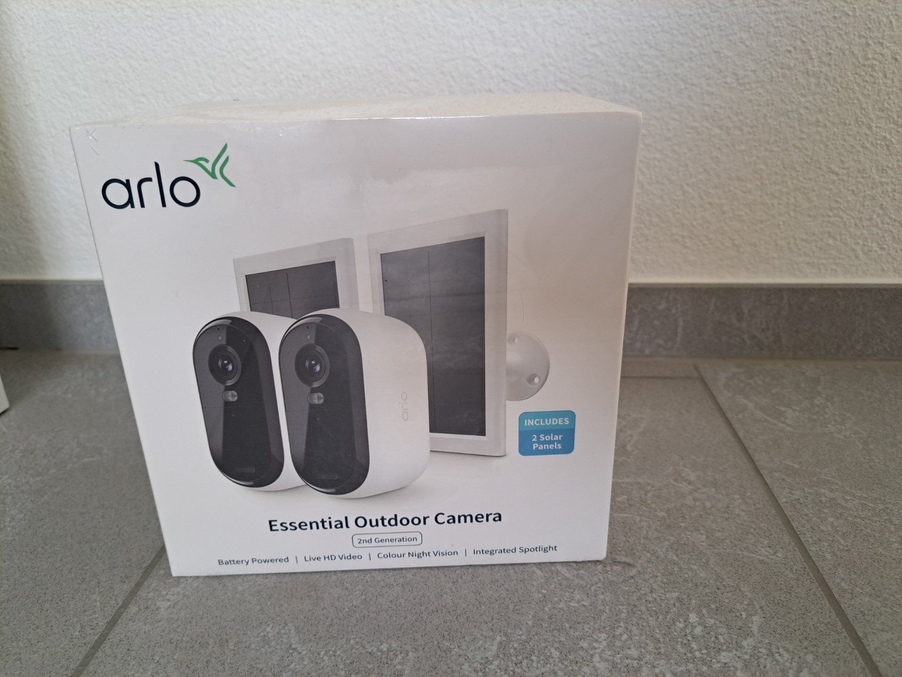 Arlo Caméscopes: Arlo Essential Outdoor Camera 2nd Gen mit Solarpanel – Neuf avec emballage d'origine à Riken AG par poe_k2bx