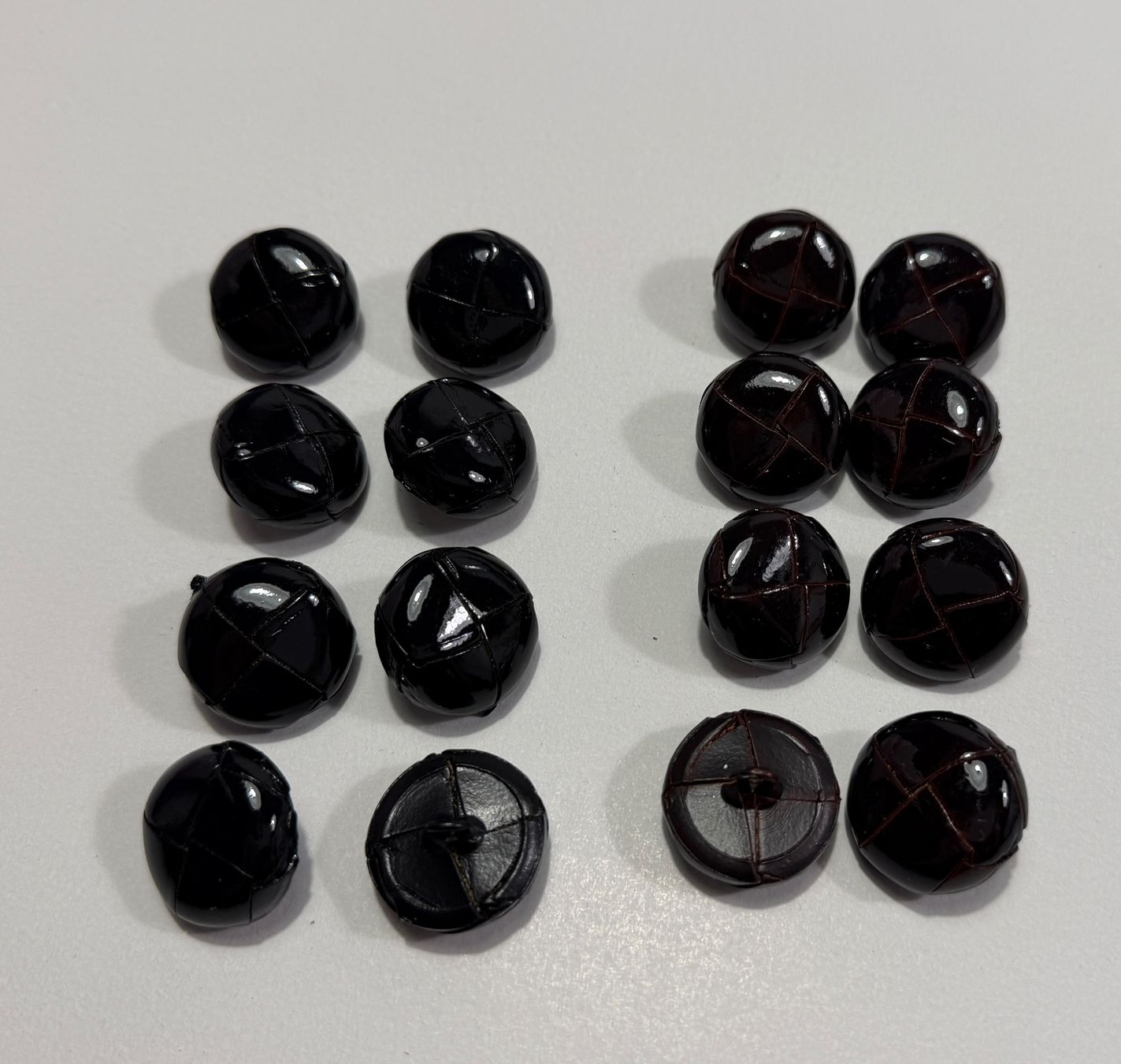 Boutons: Knopf, lack Leder, Durchmesser 2,5cm – Neuf (Voir description) à Kallnach par schlumpfi