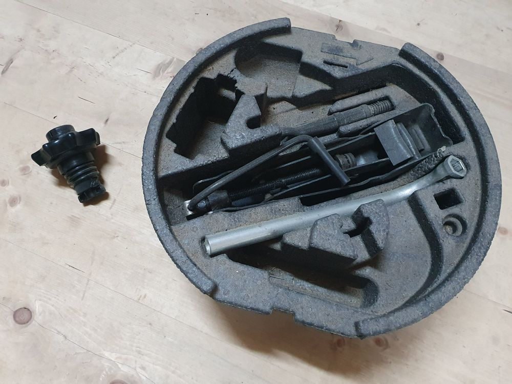 Original Skoda Octavia (5E) Werkzeug-Set Reserverad Produktbild-Vorschau 4