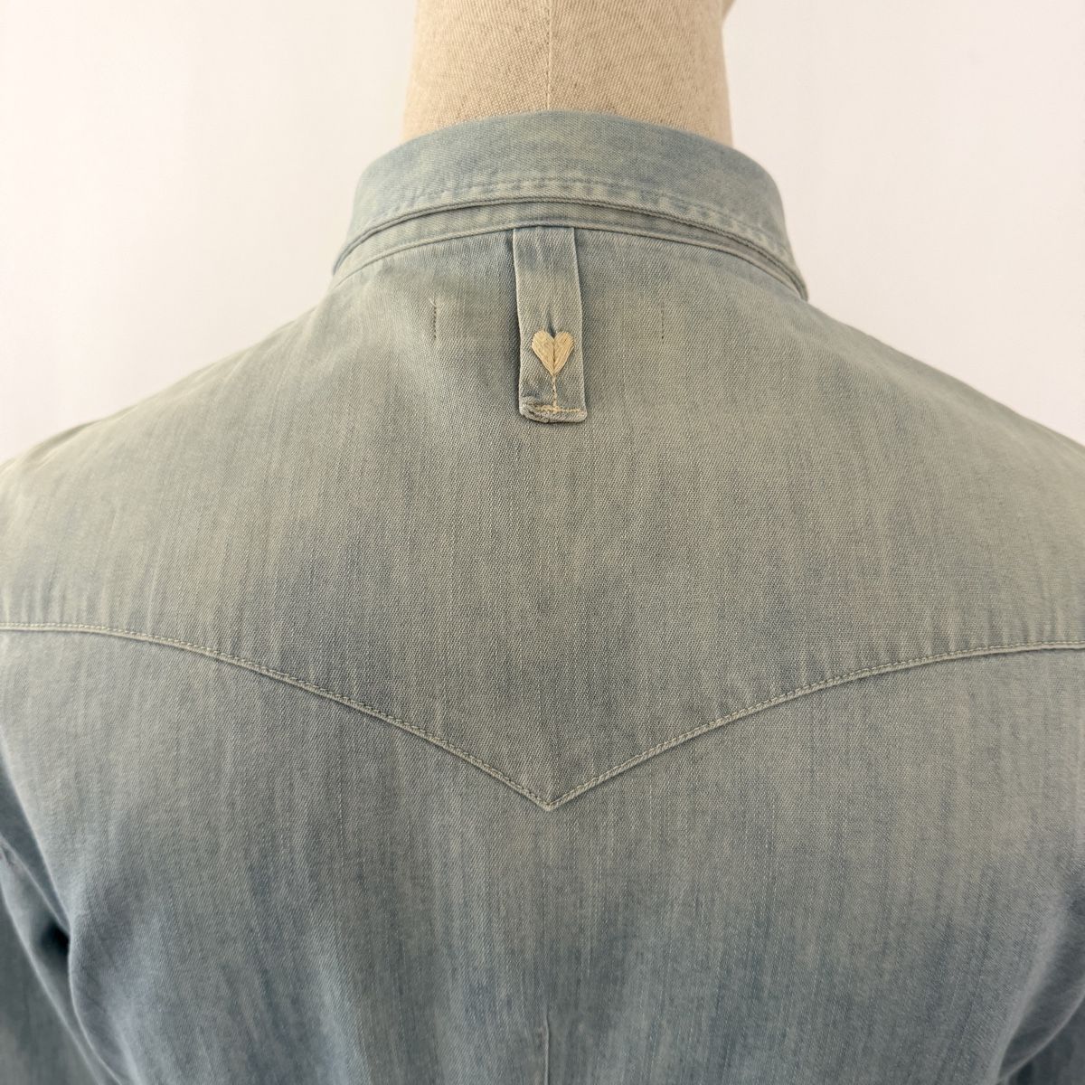 Chemisiers: HIGH USE Everyday Couture Denim Shirt – Neuf (Voir description) à Freienbach par Avviivva_Shop 6